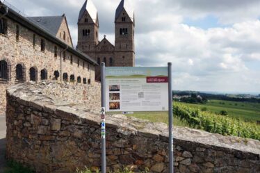 Infotafel Hildegardweg am Kloster Eibingen